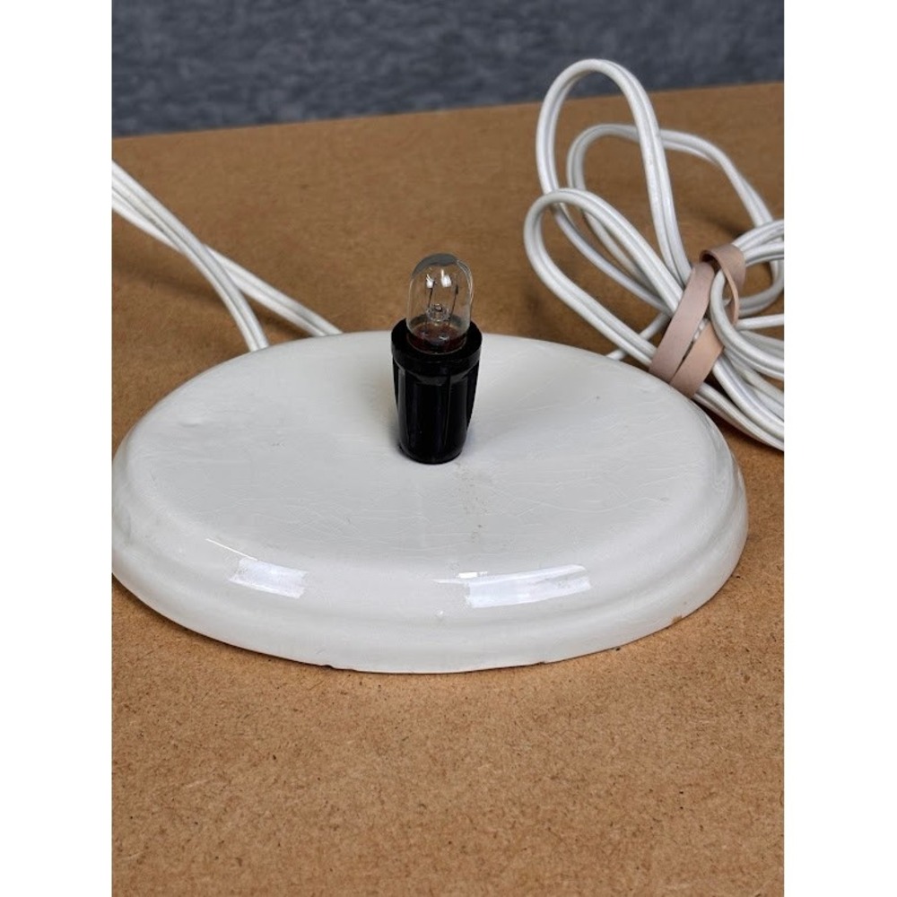 Vintage 1979 Fantasy Molds White Ceramic Lamp Base with Cord and Bulb